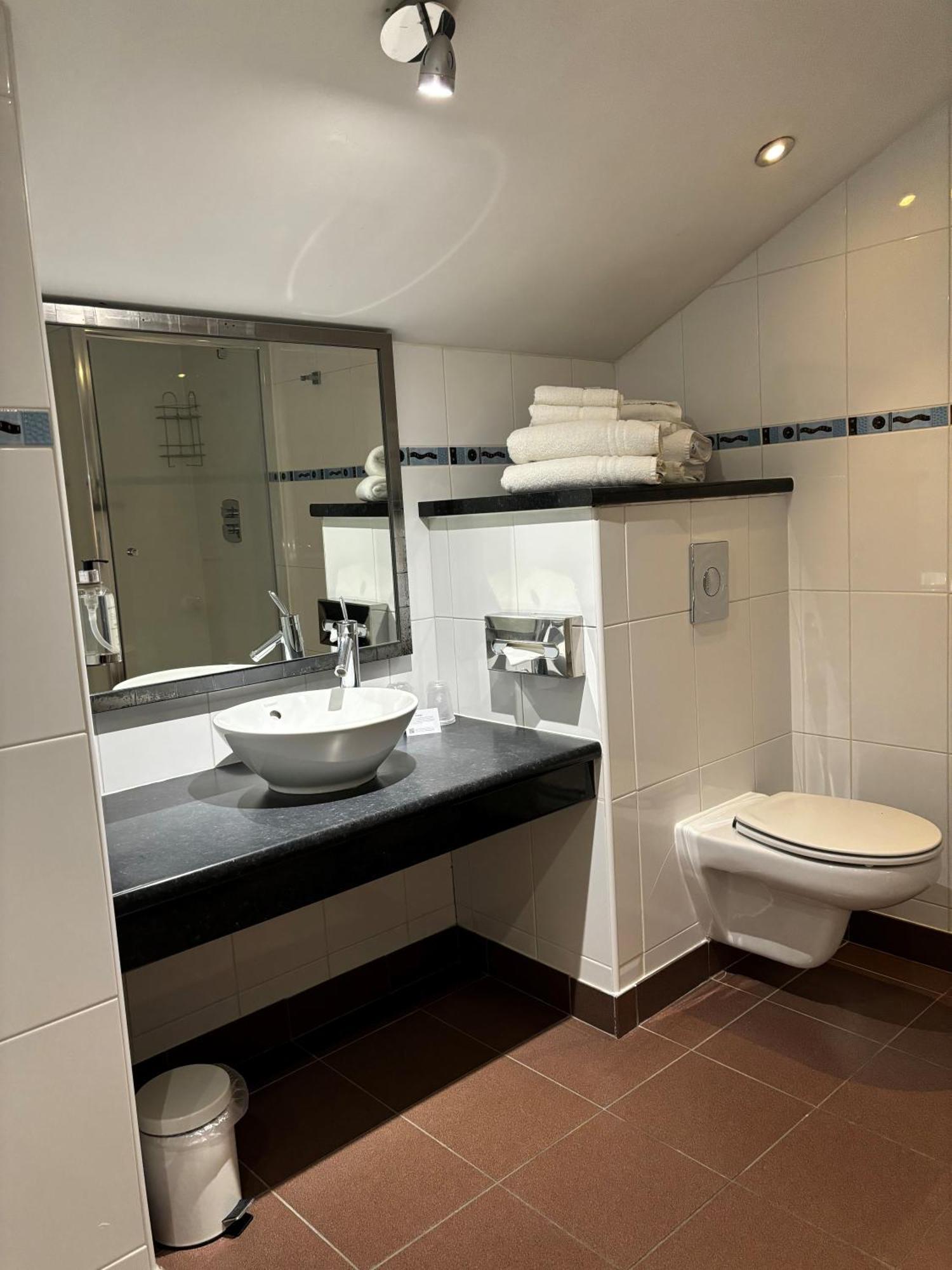 Holiday Inn Ellesmere Port/Cheshire Oaks By Ihg Exterior photo